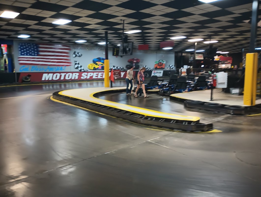 America's Incredible Pizza Company Tulsa photo 3