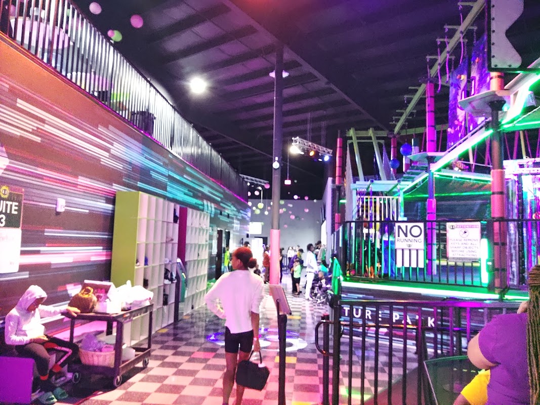 Airborne Extreme Gonzales photo 5