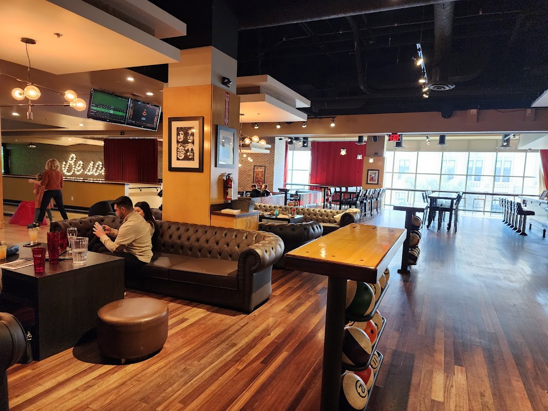 810 Billiards & Bowling photo 3