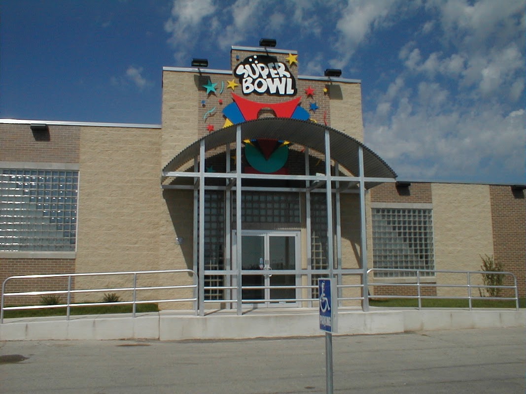 Bowlero Super Bowl Family Entertainment Center photo 3