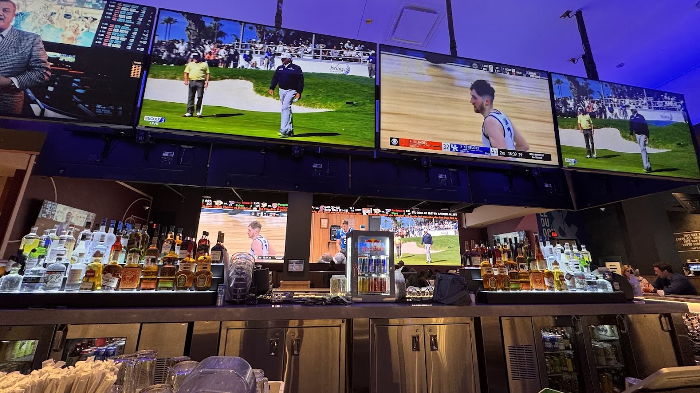 Dave & Buster's Lombard photo 1