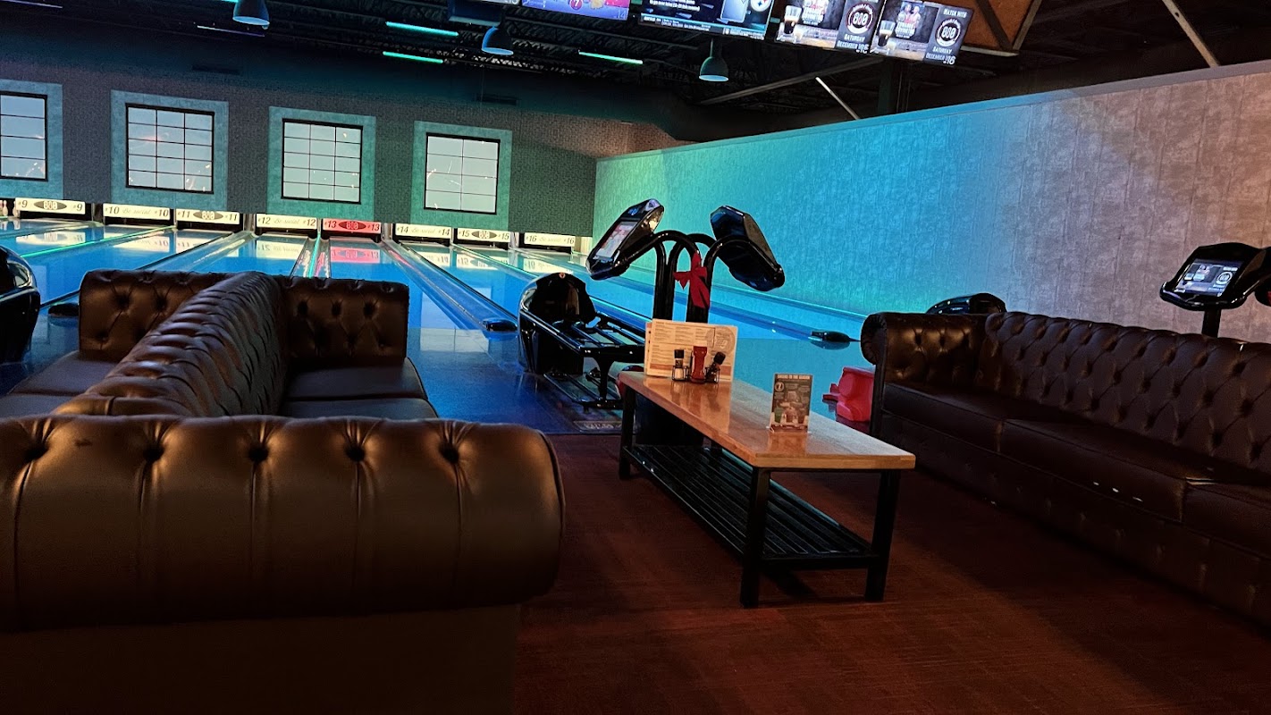 810 Billiards & Bowling photo 6