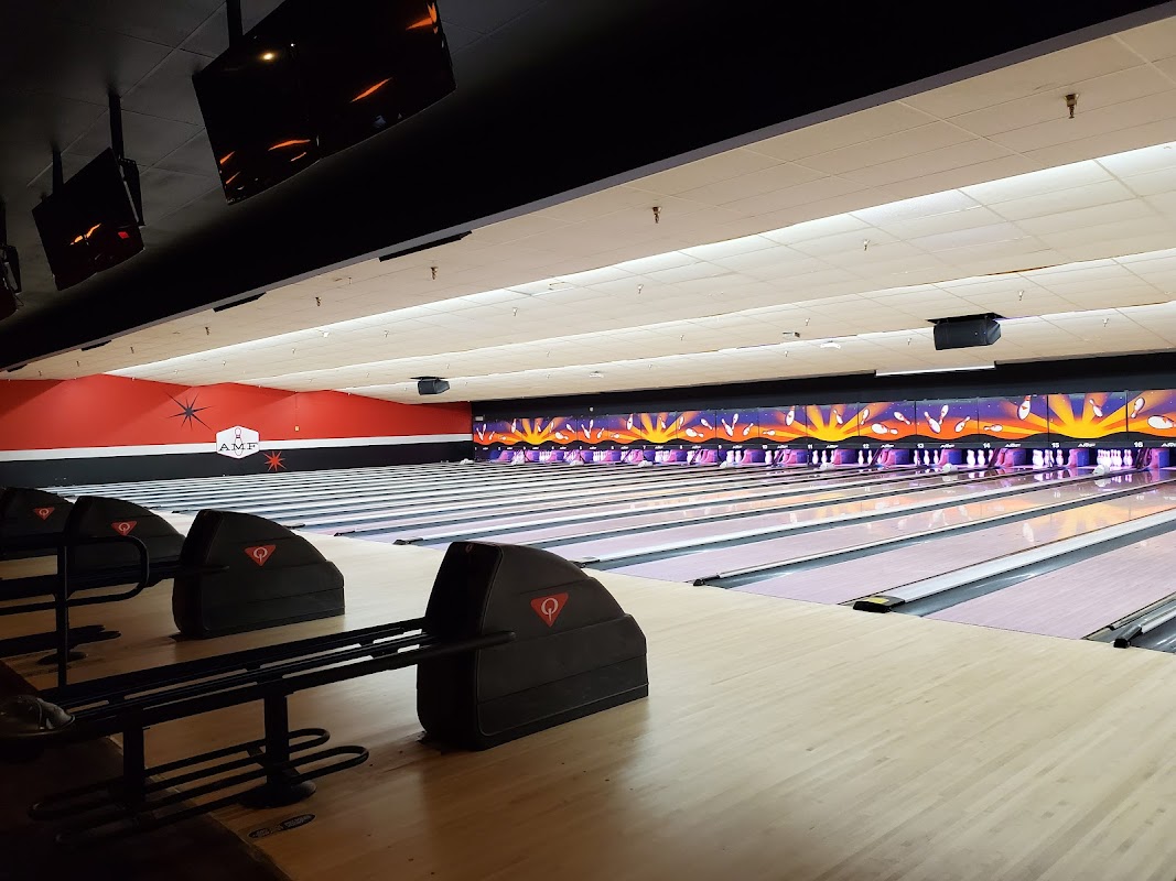 Bowlero Webster photo 2