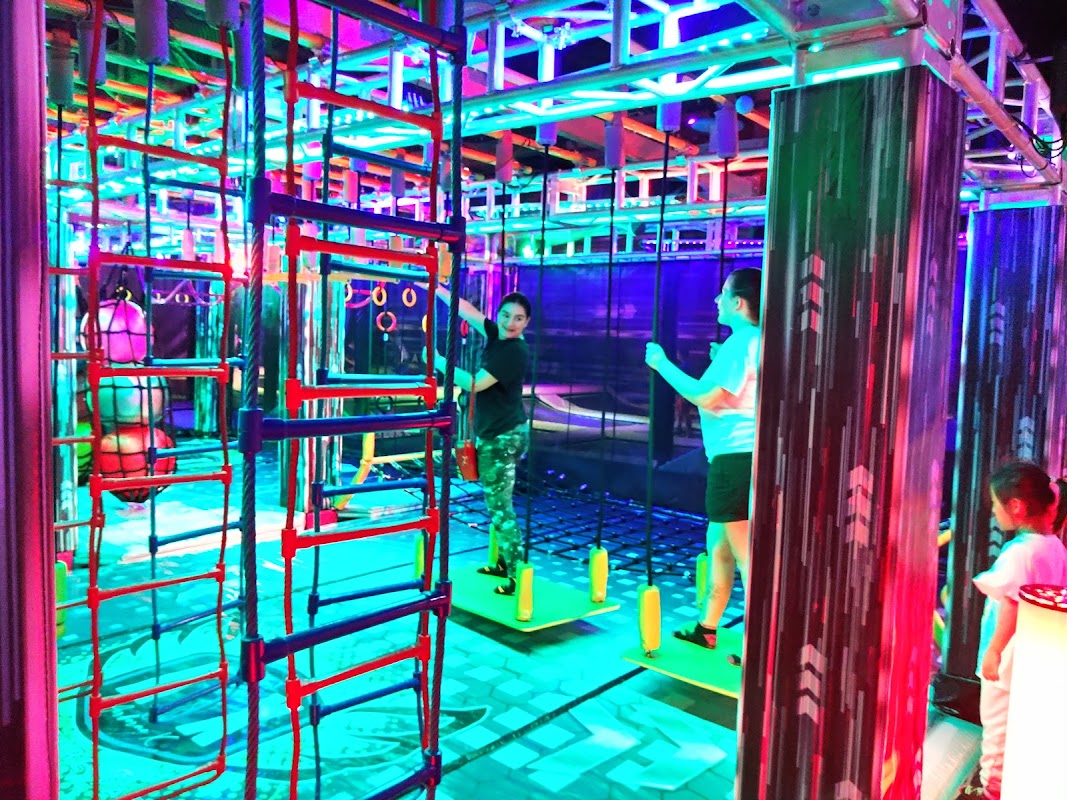 Airborne Extreme Gonzales photo 3