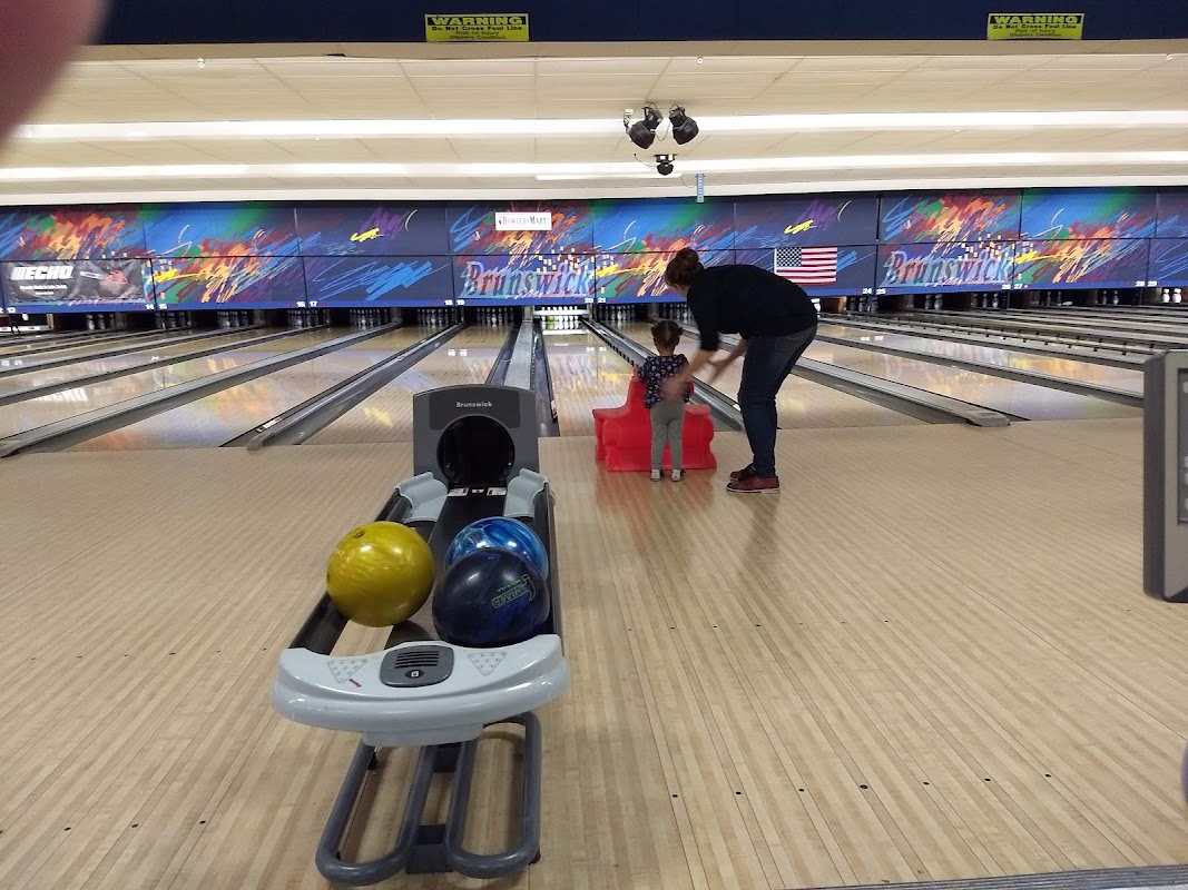 Bowlero Deer Park photo 2