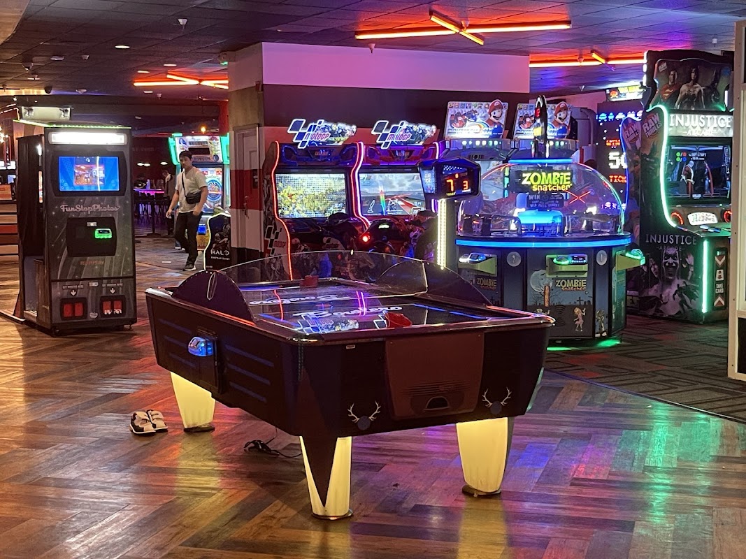 Bowlero San Jose photo 3