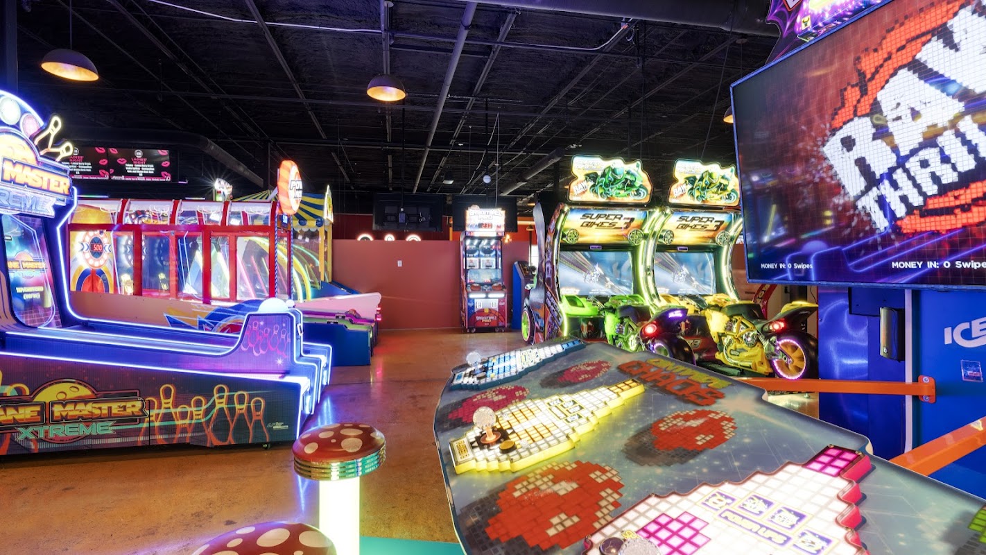 810 Billiards & Bowling photo 6