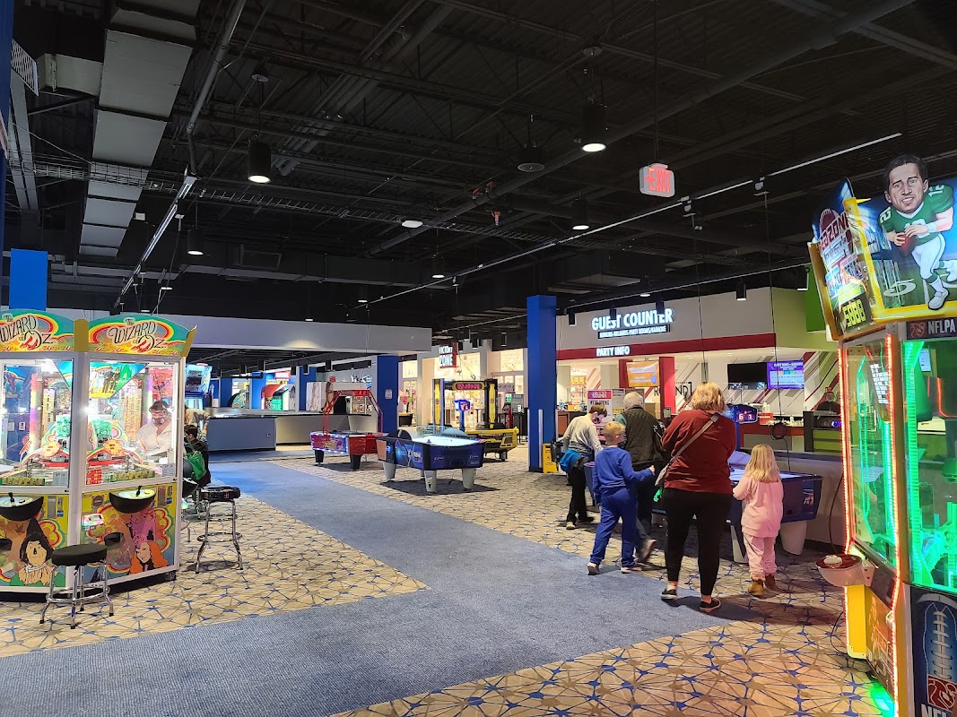 Round 1 Gateway Mall photo 2