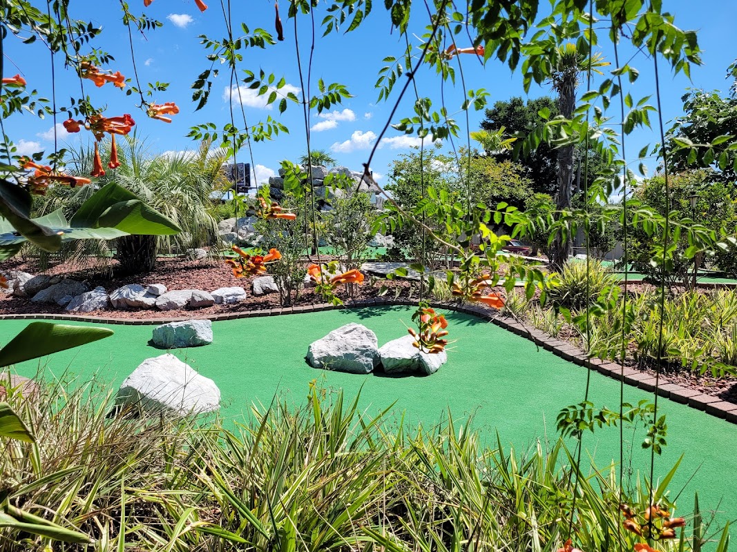 Bananas Mini Golf And Arcade photo 5