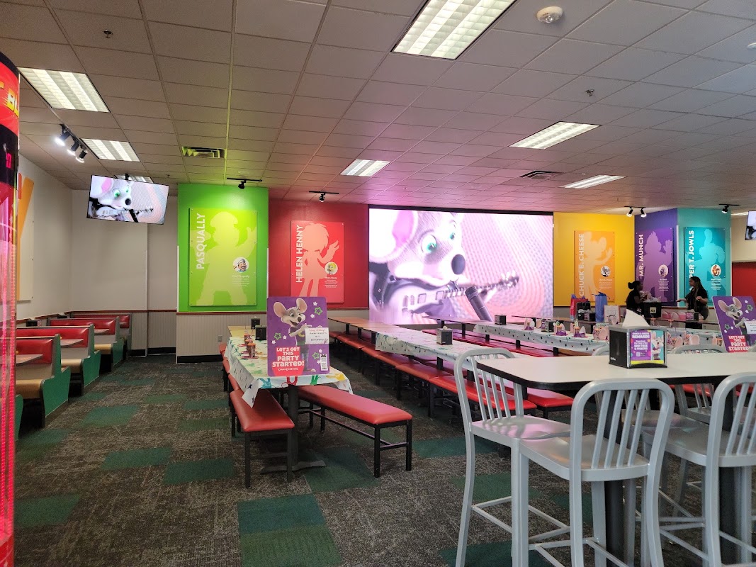 Chuck E. Cheese Garland (North) photo 2