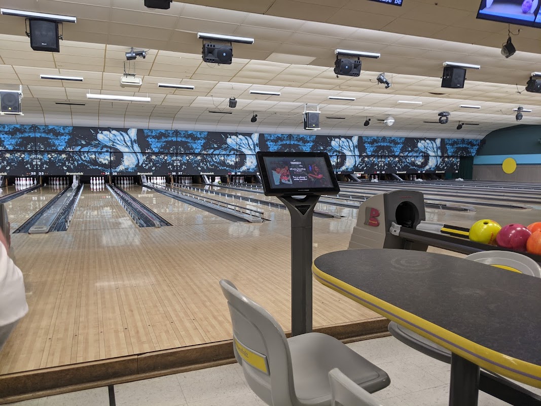 Bowlero Super Bowl Family Entertainment Center photo 2