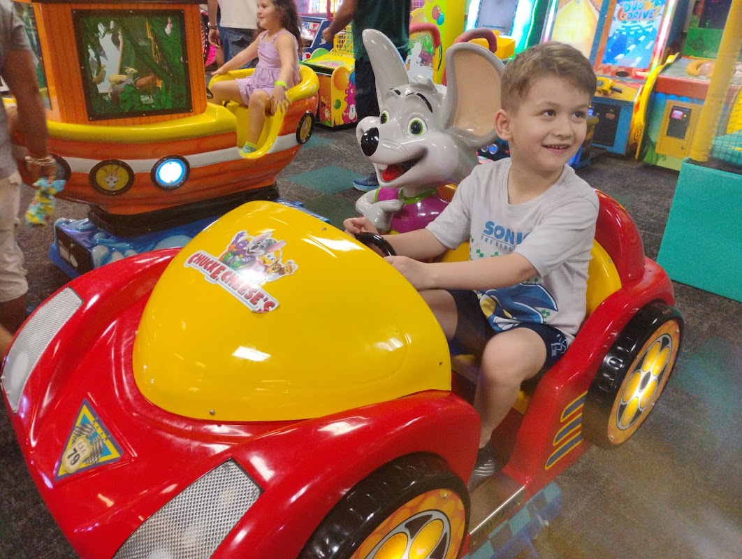 Chuck E. Cheese Sacramento photo 3