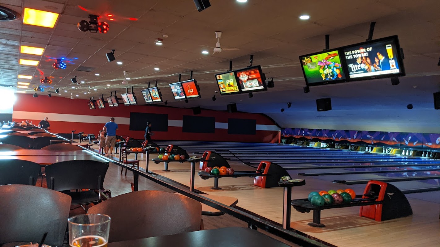 Bowlero Lyons photo 2