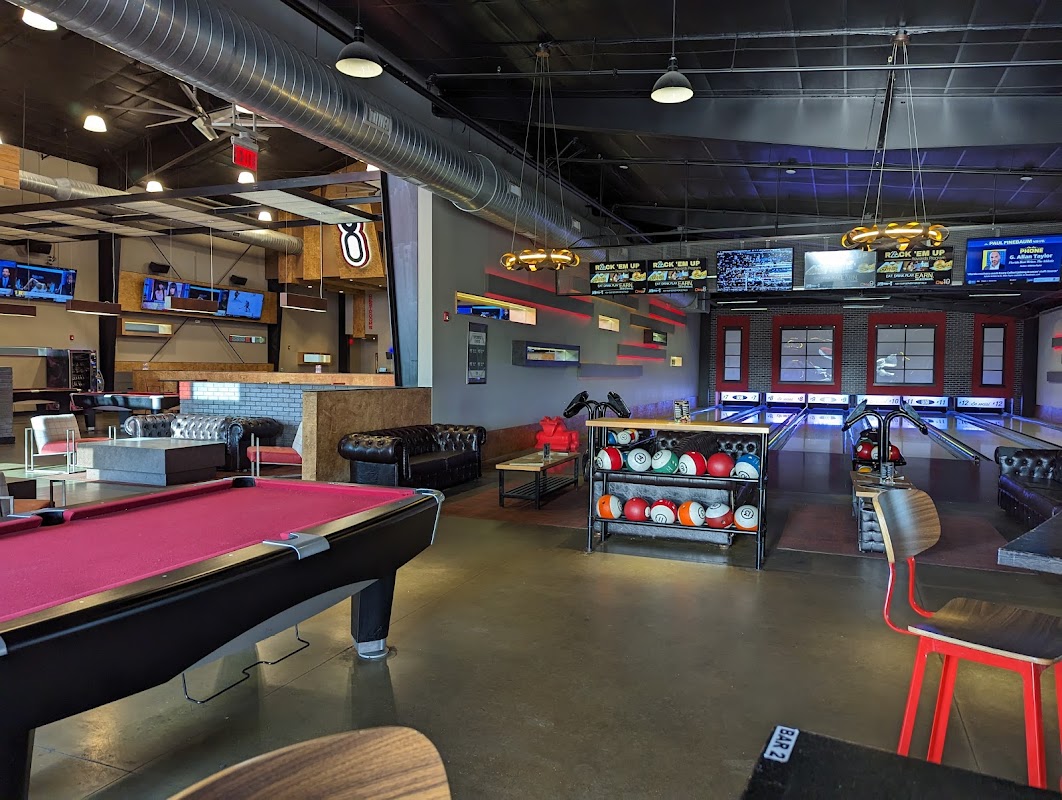 810 Billiards & Bowling photo 3