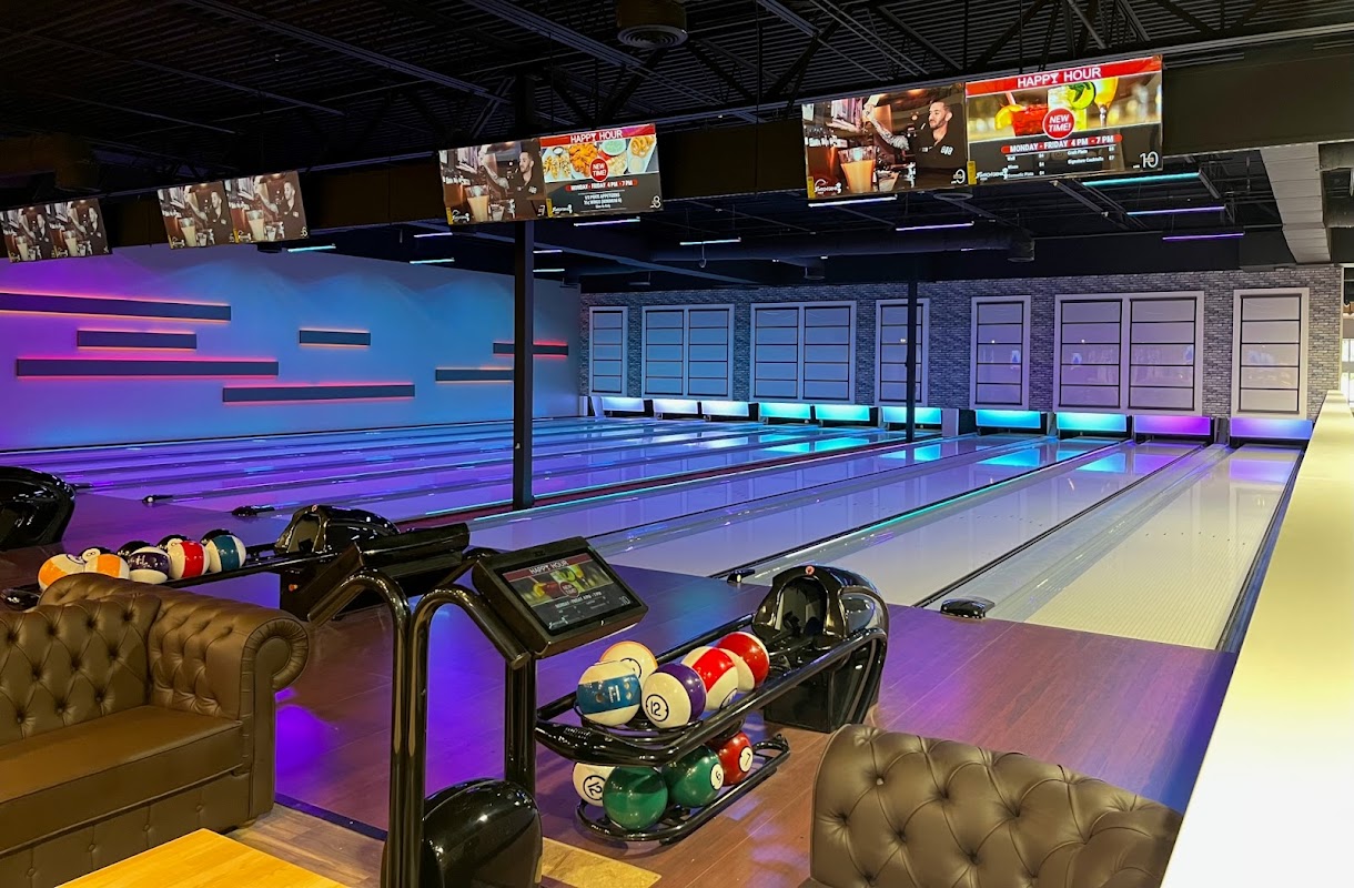 810 Billiards & Bowling photo 4