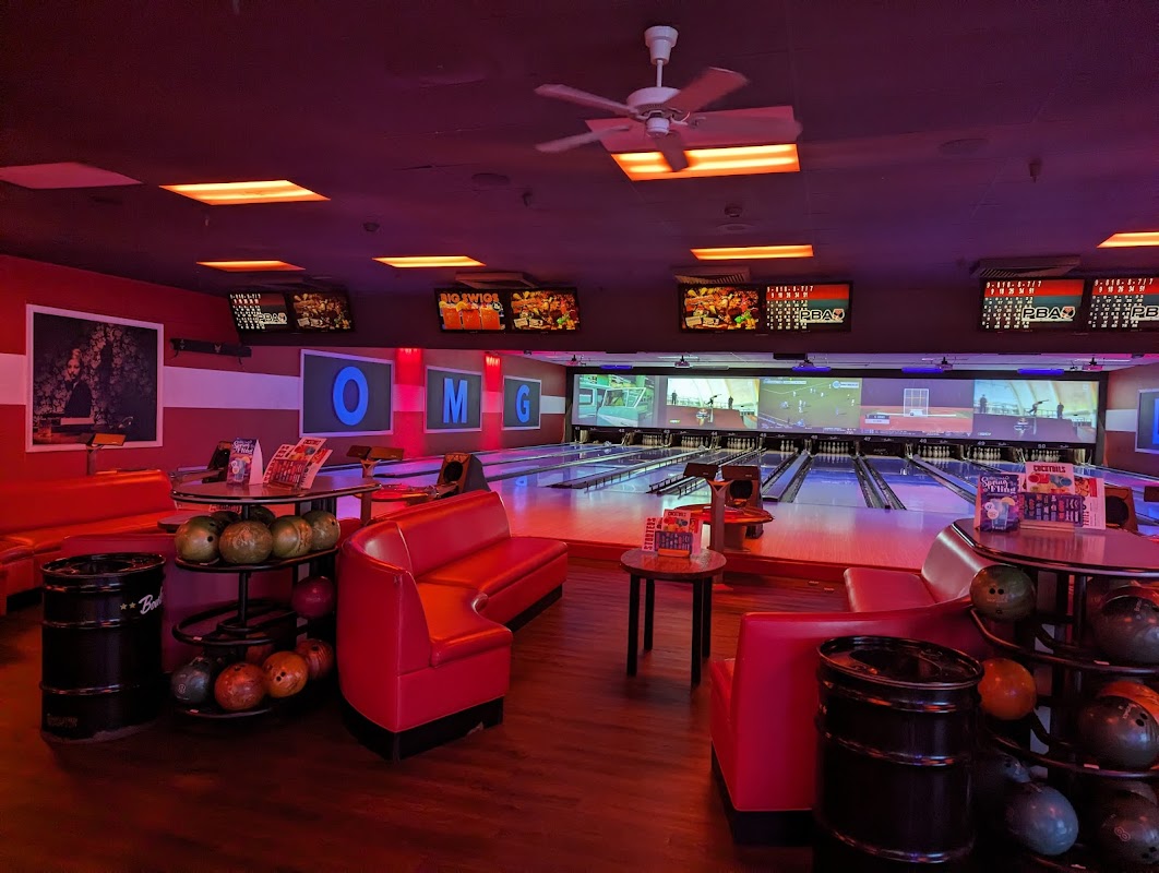 Bowlero North Sacramento photo 3