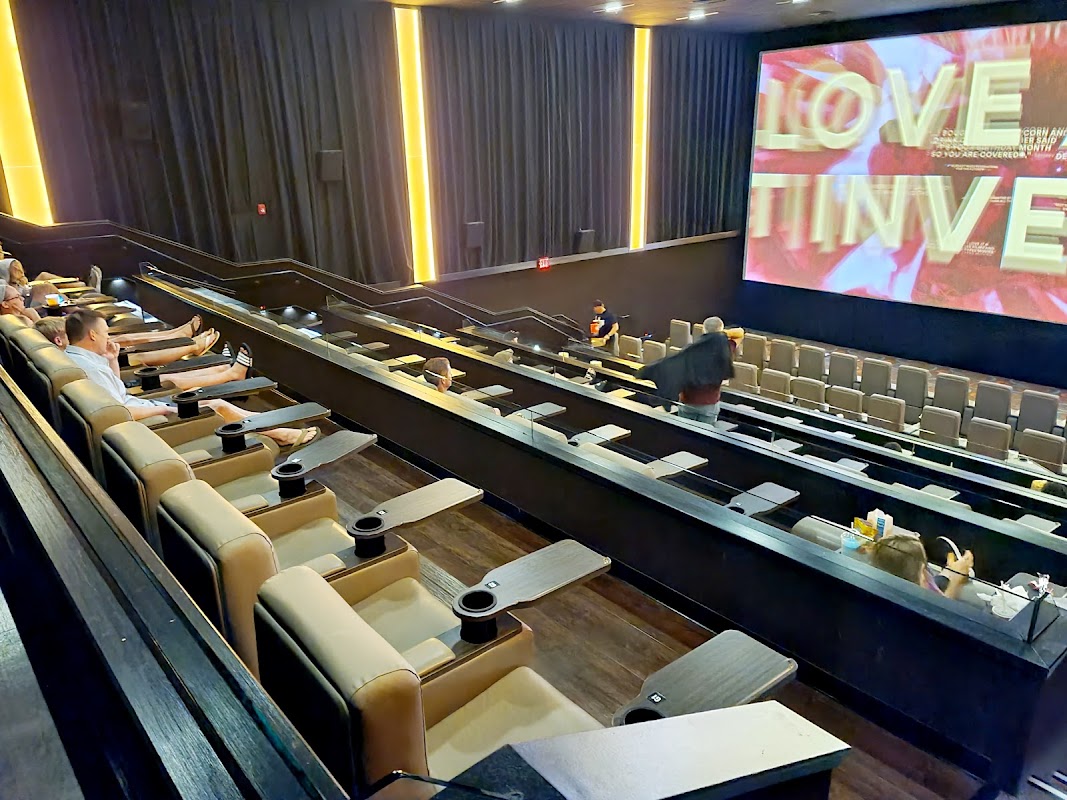 AMC DINE-IN Thoroughbred 20 photo 3