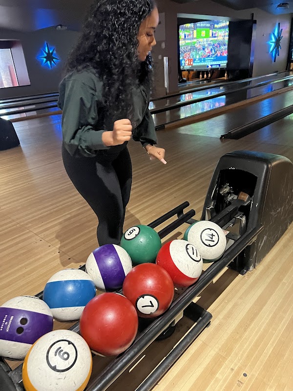 810 Billiards & Bowling photo 4