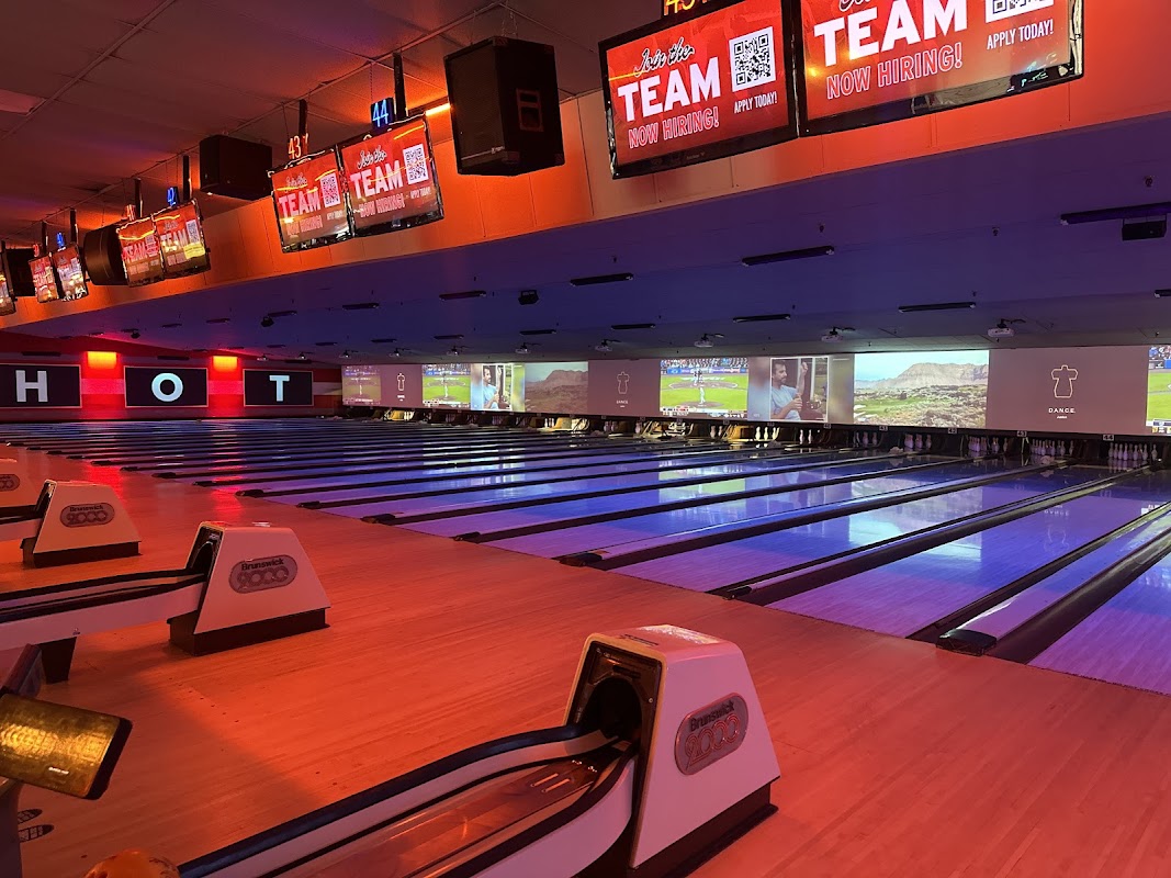 Bowlero Englewood photo 2