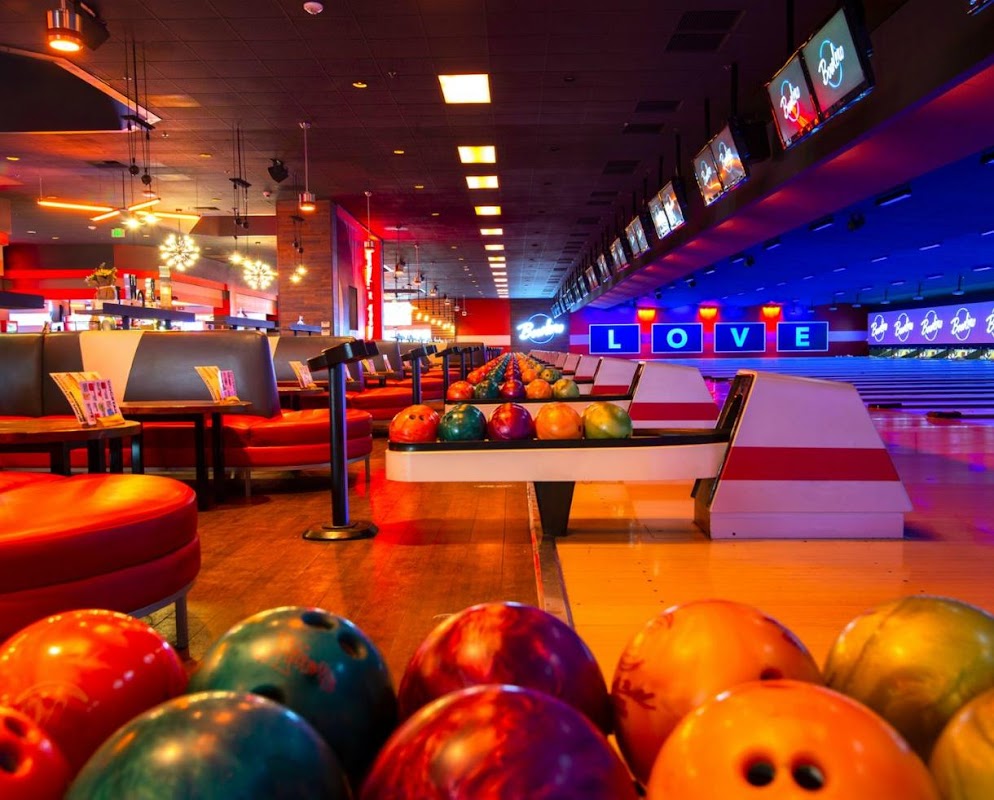 Bowlero Davie photo 2