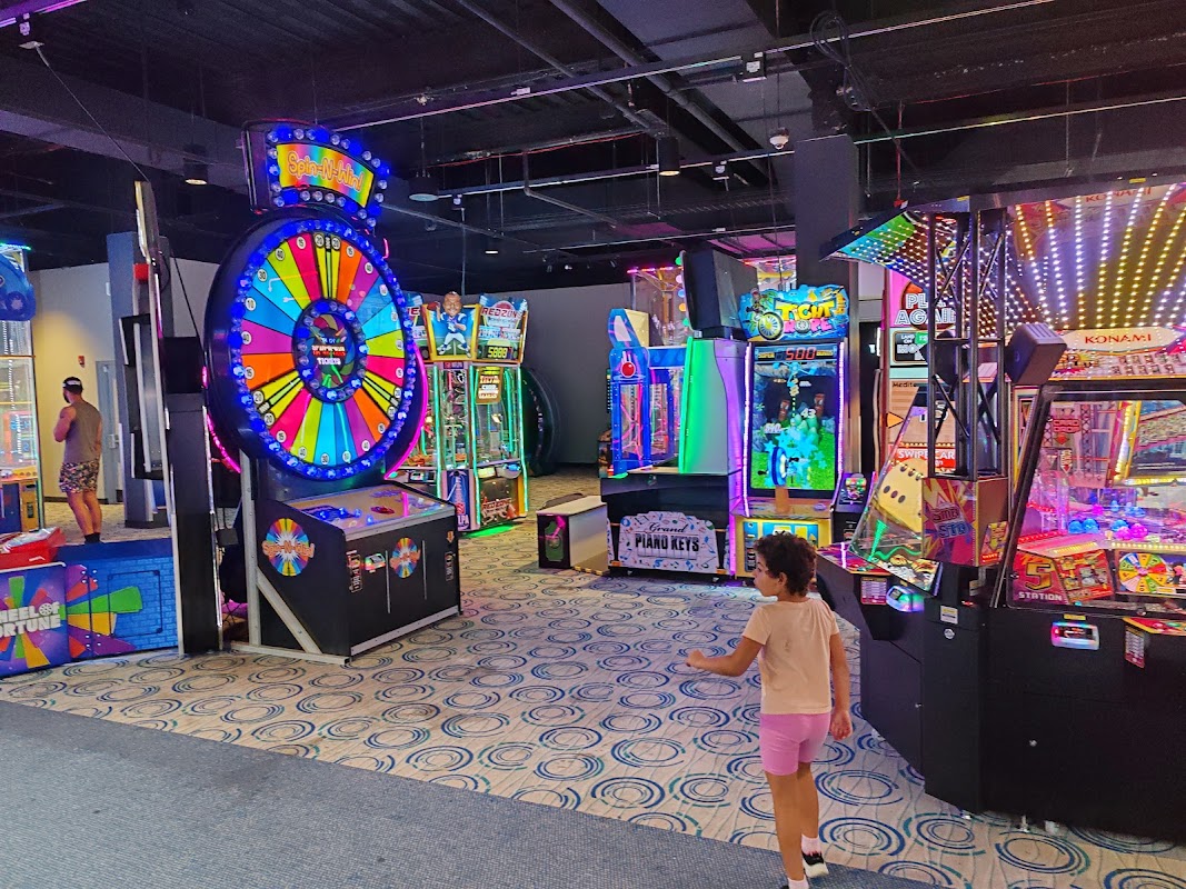 Round 1 Great Lakes Mall photo 1