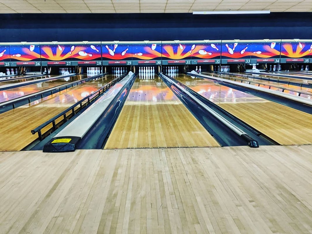 Bowlero Aurora photo 1