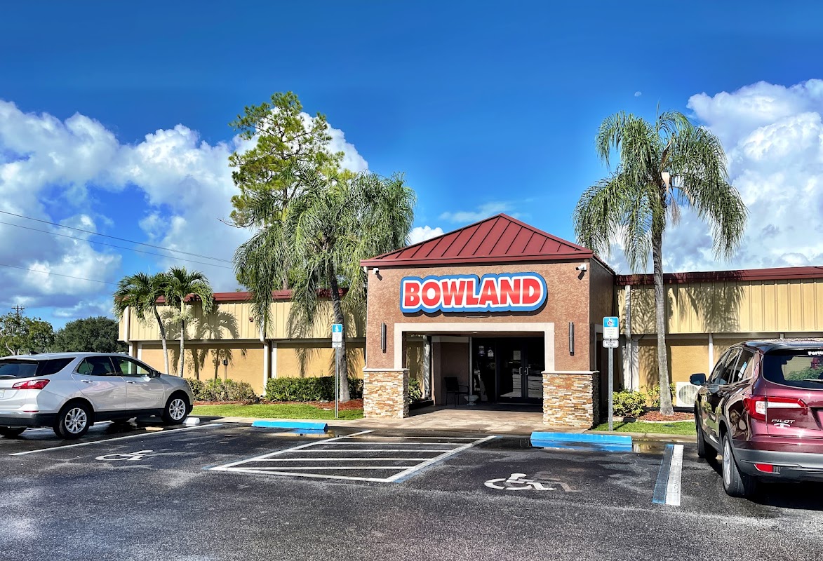 Bowlero Coral photo 2