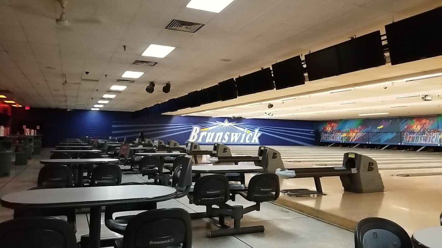 Bowlero Moreno Valley photo 3