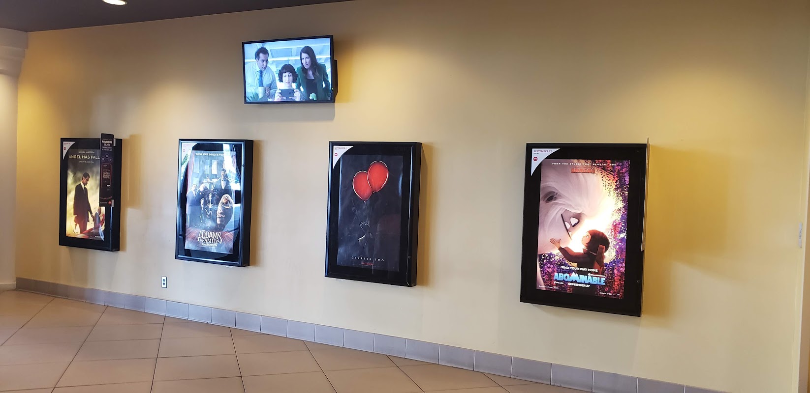 AMC Maple Ridge 8 photo 9