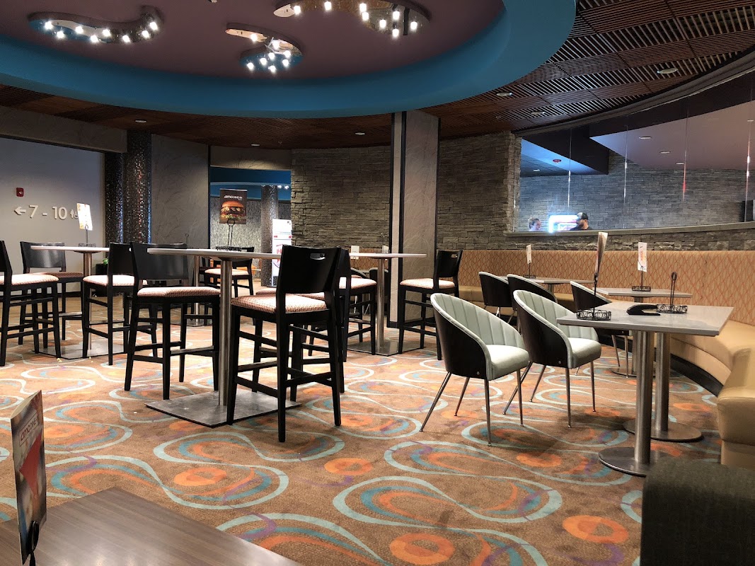 AMC DINE-IN Thoroughbred 20 photo 6