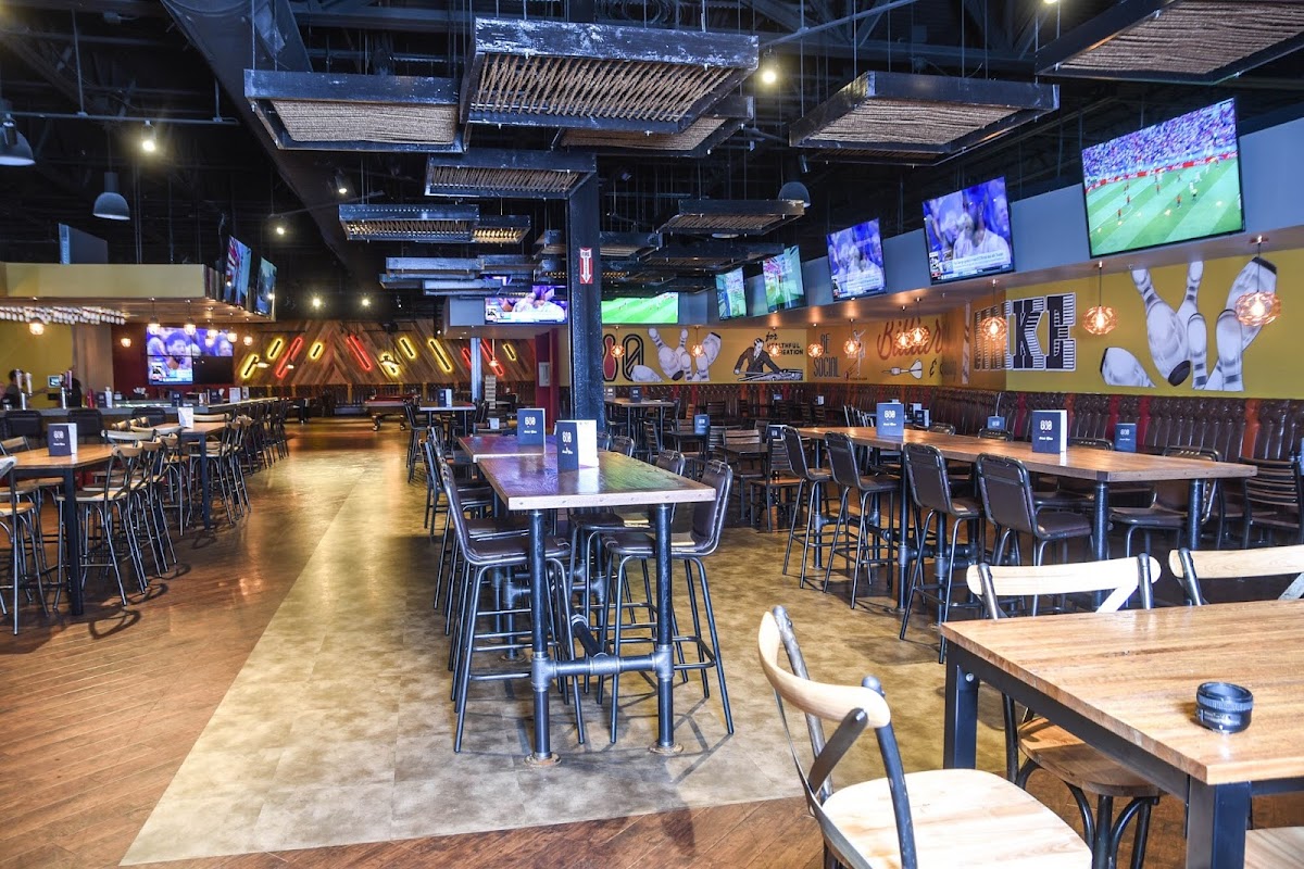 810 Billiards & Bowling photo 2